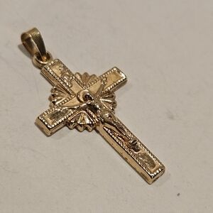 14k Yellow Gold Sunburst Crucifix Pendant